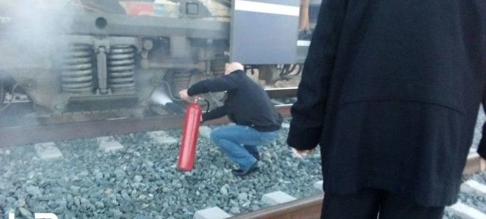 Φωτιά σε τρένο από Θεσσαλονίκη προς Αθήνα (εικόνα)